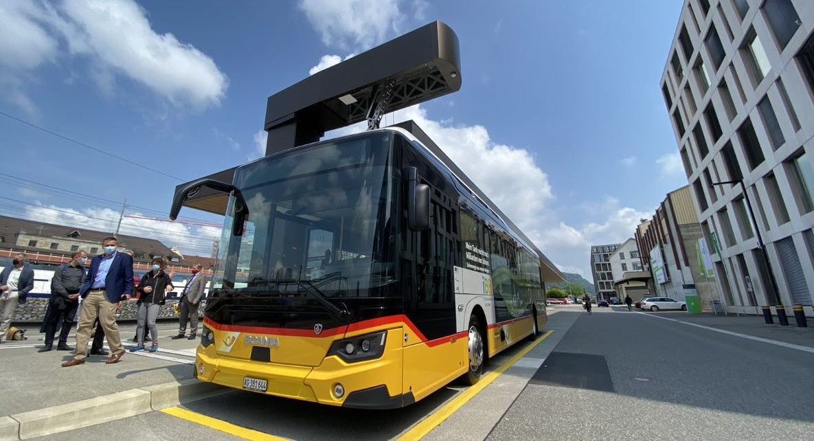 Batteriepostauto bei der Haltestelle Brugg, Bahnhof/Campus