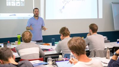 Berufsschule Unterricht in Schulzimmer