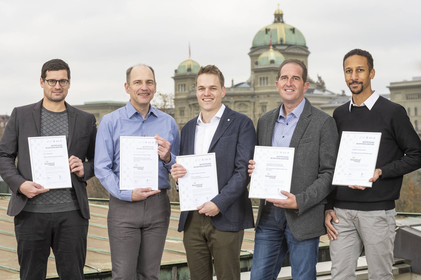 Smartgridready-Bestätigung: die Verantwortlichen der fünf deklarierten Unternehmen