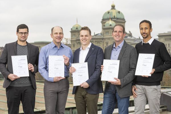 Smartgridready-Bestätigung: die Verantwortlichen der fünf deklarierten Unternehmen
