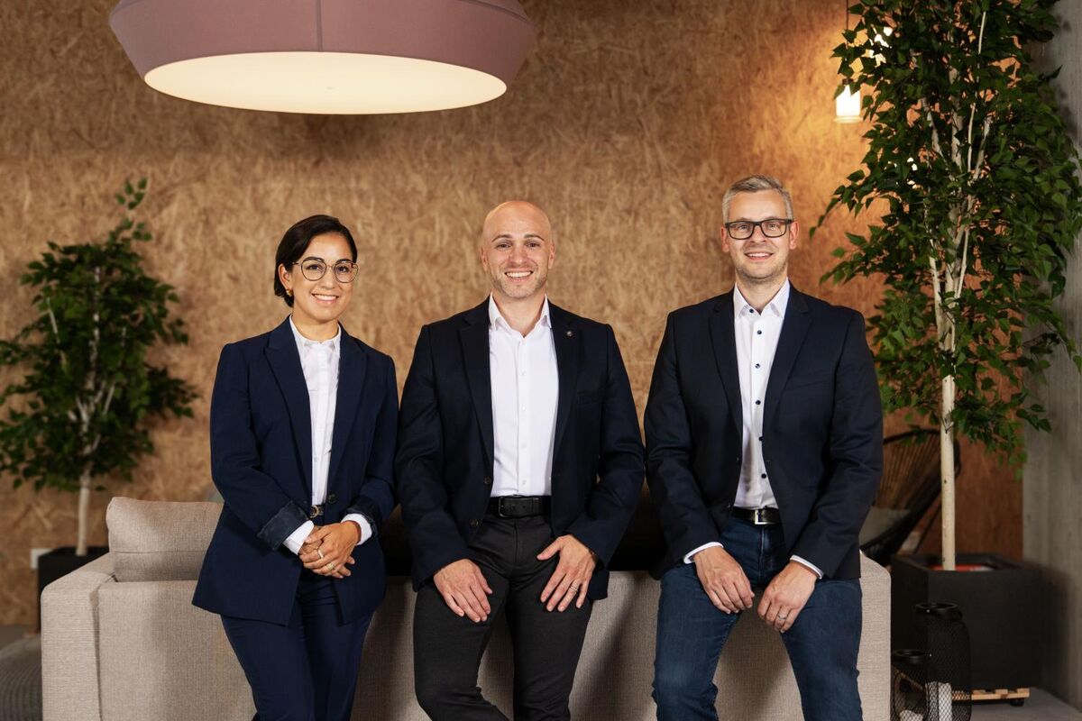 Das Führungstrio der Trilux AG Schweiz (v. l. n. r.): Marcia Meier (Marketingleitung), Patrick Sutter (Geschäftsführer), Gregor Tragust (Betriebsleitung)