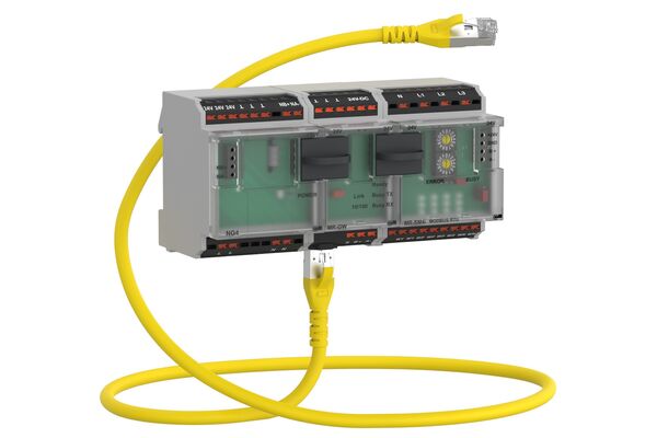 Energiemessgerät MR-SM4 von Metz Connect auf der Hutschiene im Schaltschrank