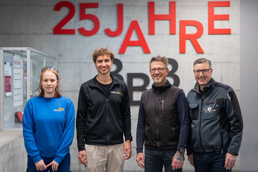 Die Beteiligten v.l.n.r.: Patricia Wagner (Lernende der libs), Kristjan Jozipovic (Lumvin), Andreas Westphal (BBB), Robert Kramer (Eglin Elektro)