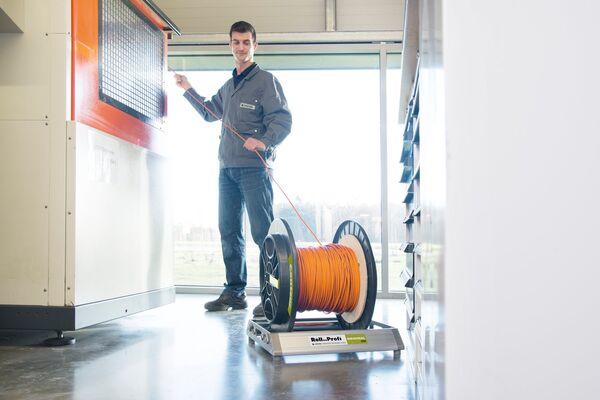 Kabeltrommelabroller «ORIGINAL» im Einsatz