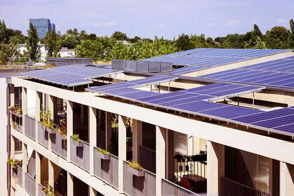 Mehrfamilienhäuser werden zu Energie- und Mobilitätshubs dank zevvy.  Bild: Mariana Serdynska
