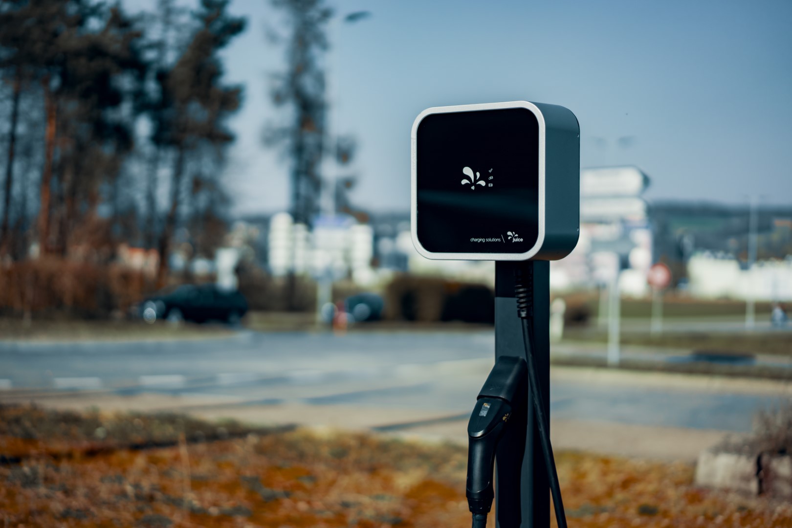 Juice Charger me 3: Plug & Play, einfaches Onboarding, flexible Einsatzmöglichkeiten drinnen und draussen, 100 % normkonform / Juice Technology AG