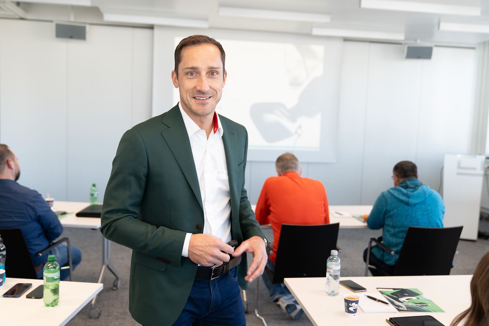 Robert Weichelt an einer Schulung (pvXpert: Photovoltaikanlagen ganzheitlich planen) Robert Weichelt an einer Schulung (pvXpert: Photovoltaikanlagen ganzheitlich planen)
