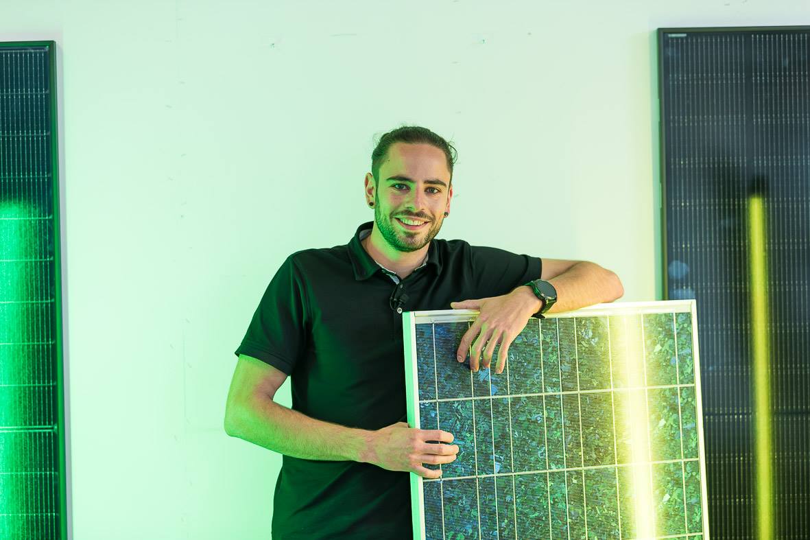 Lorin Leuenberger, 26 Jahre, Aktuelle Weiterbildung: Elektroprojektleiter Installation und Sicherheit Lorin Leuenberger, 26 Jahre, Aktuelle Weiterbildung: Elektroprojektleiter Installation und Sicherheit