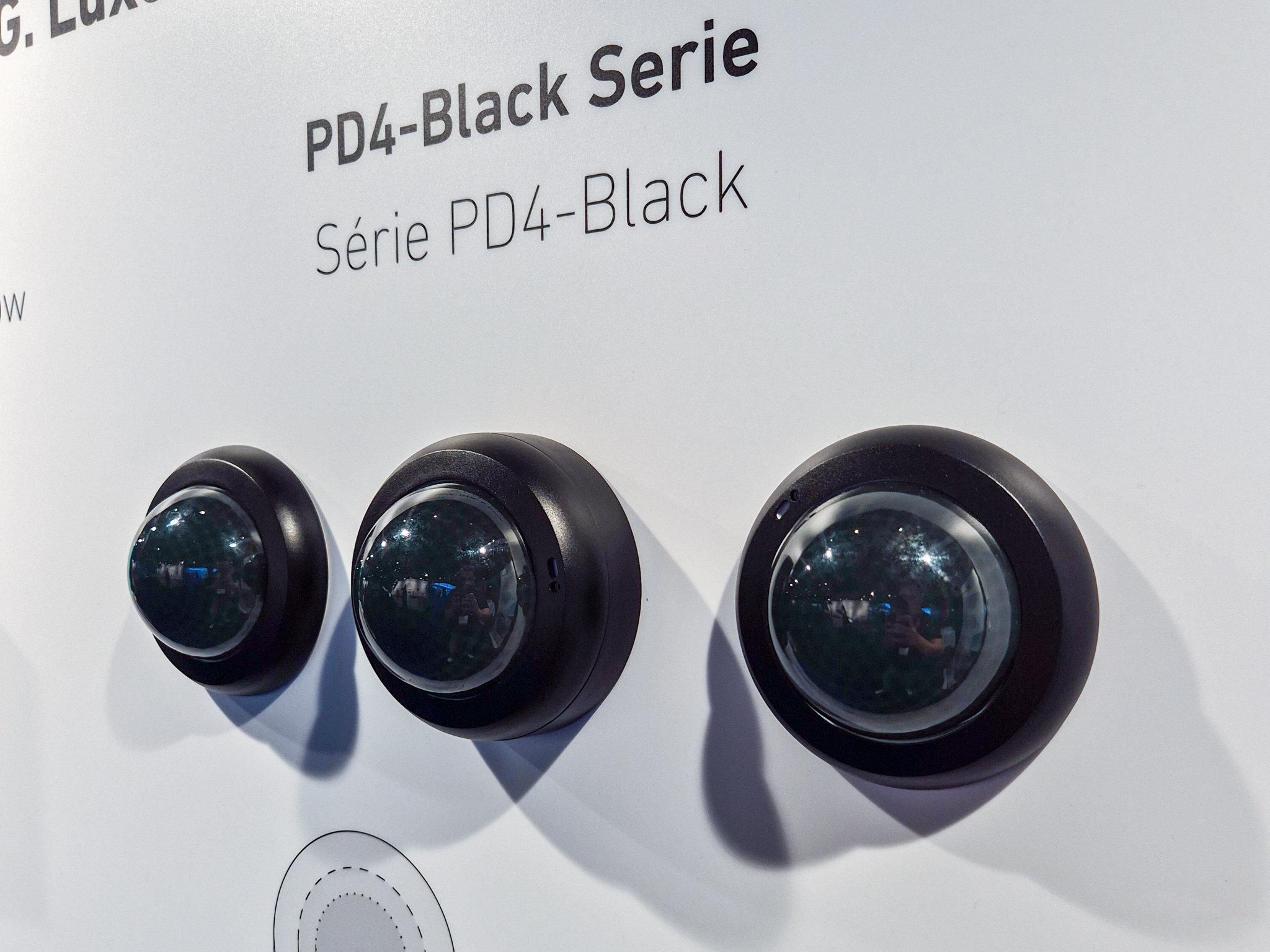 Der neue schwarze Melder (PD4-Black Serie) von Swisslux