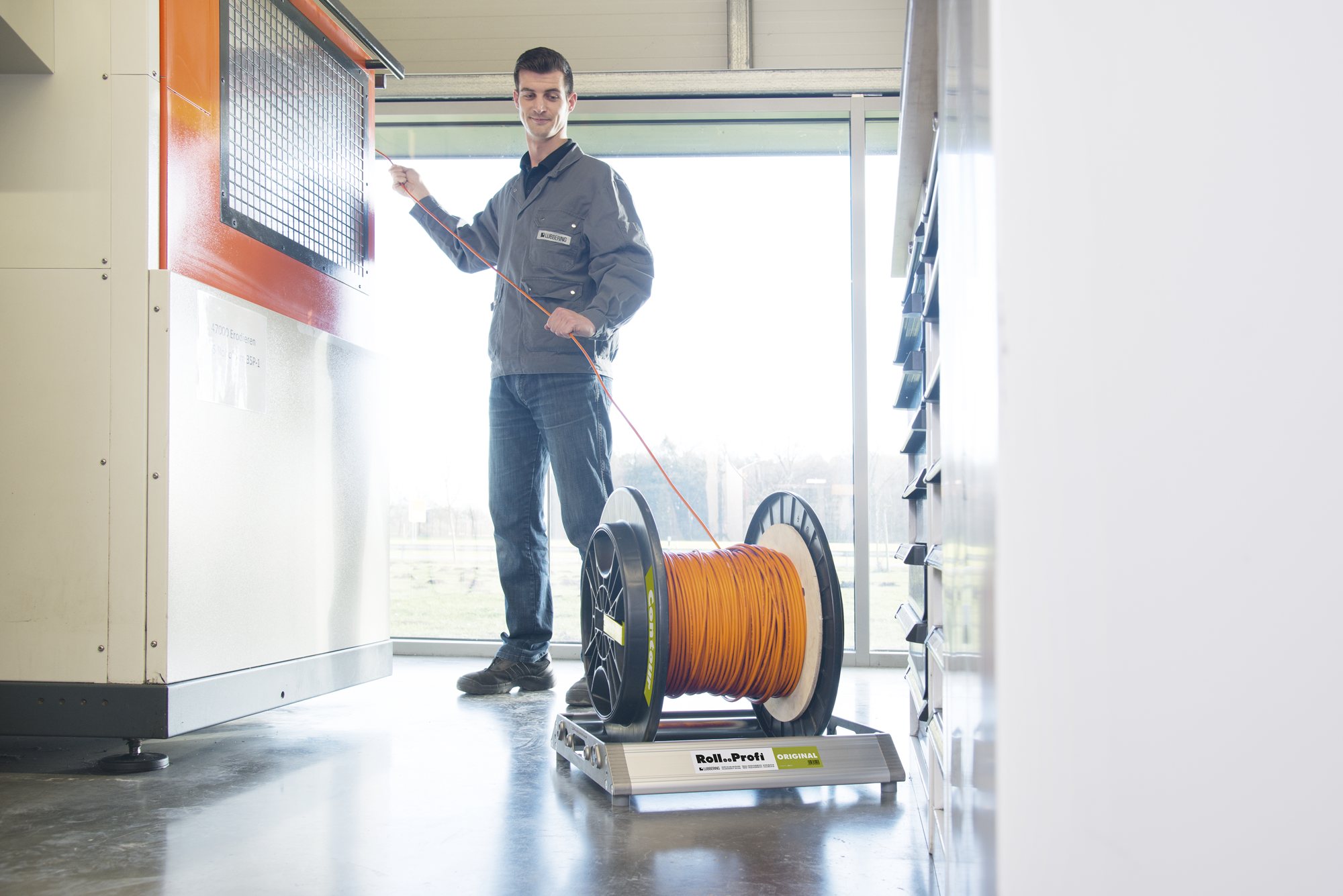 Kabeltrommelabroller «ORIGINAL» im Einsatz