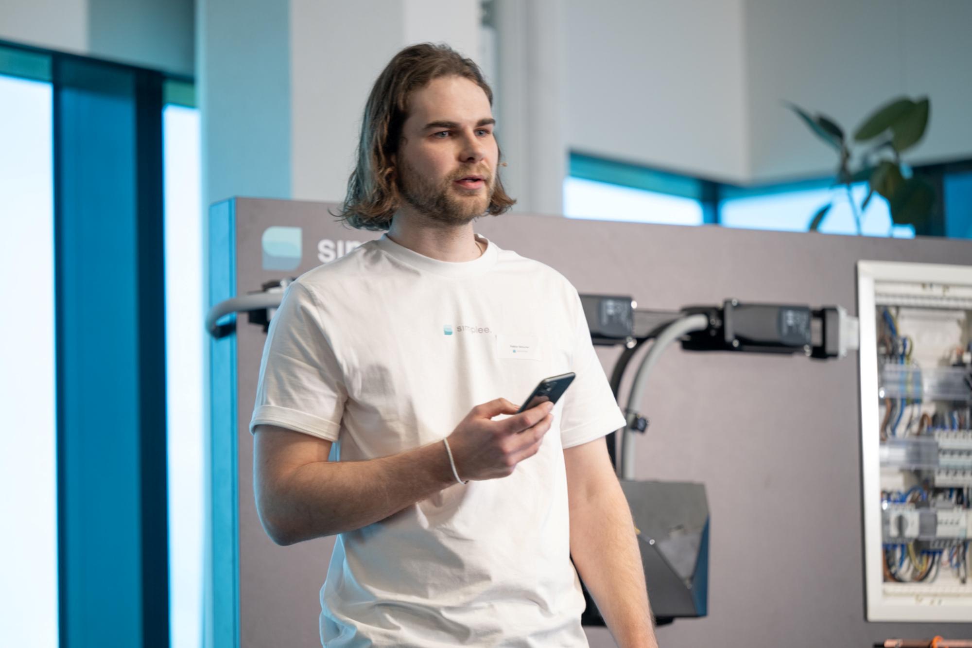 Fabio Maurer aus Technologie & Support bei seiner Live-Demo.