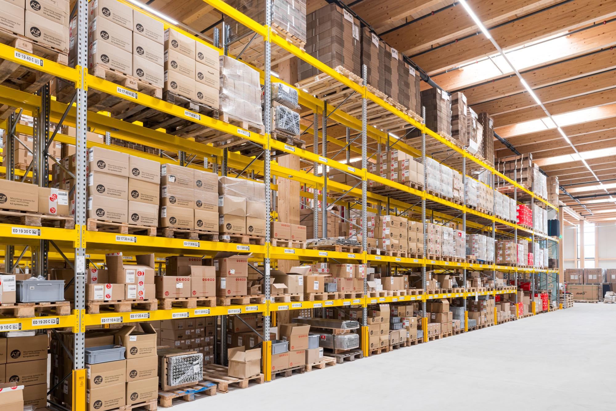 Lager / Innenansicht: Das Central Distribution Center in Wallisellen bildet das logistische Herzstück von Sonepar Suisse. Der Standort wurde seit seiner Inbetriebnahme 2020 schrittweise erweitert.